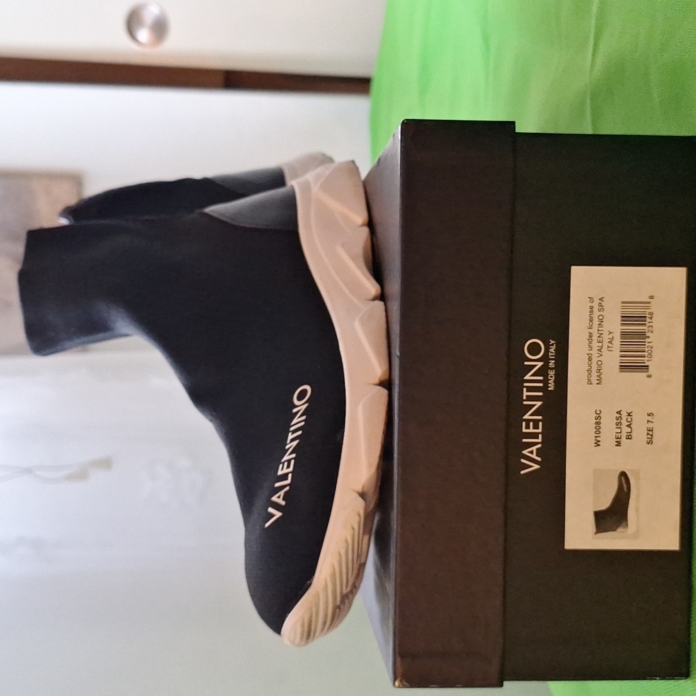 Valentino  Sneakers size 7.5 black/white